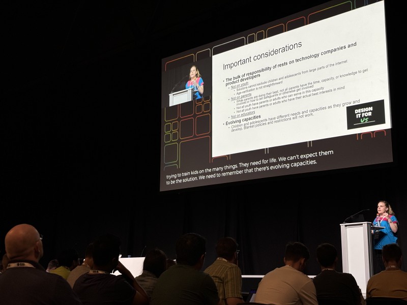 Lucia Magis-Weinberg presenting at ICML 2024