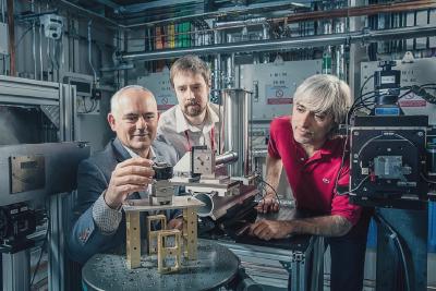 Dr. Seales and his team at the Oxford Diamond Light Source